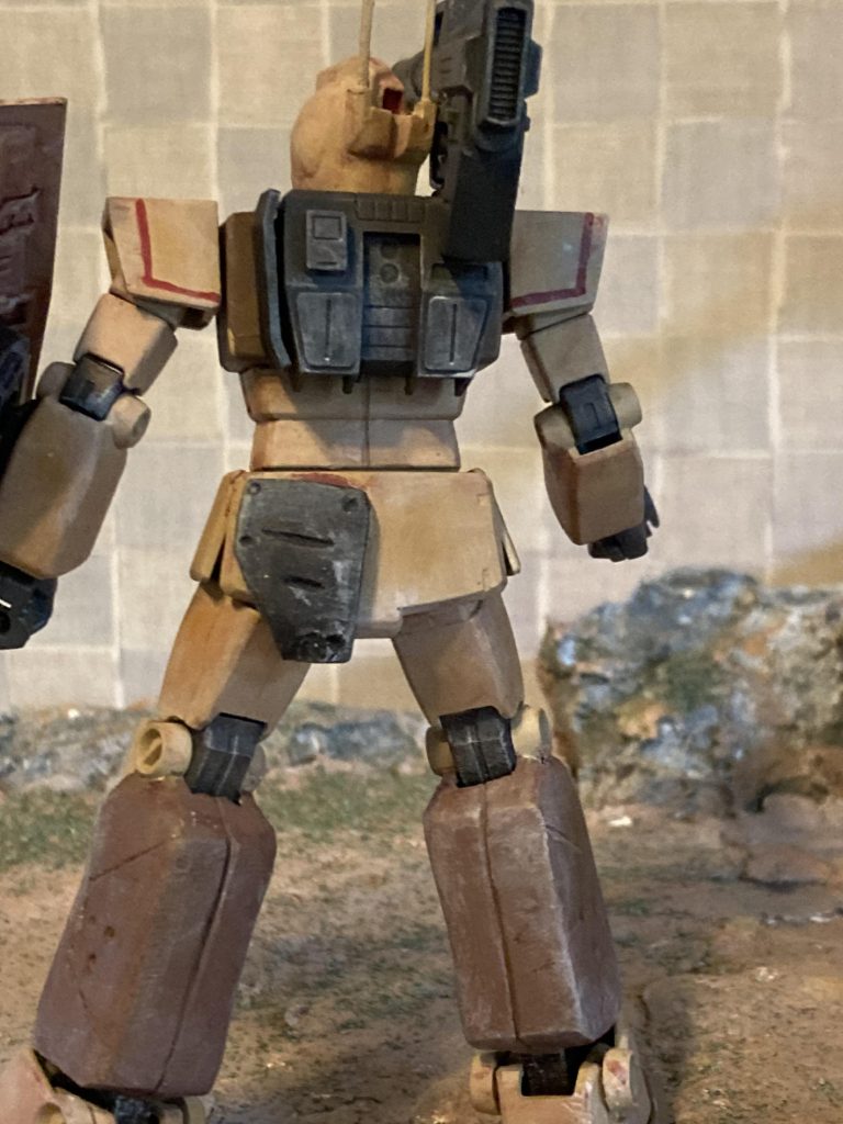 バックパックは、旧キットパーツを使用しました。予備弾もポリパテですが、かなり、えーかげんな‥😭