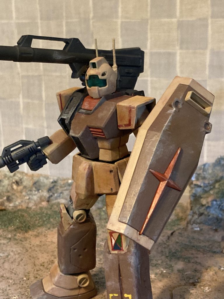 脚部の、アンクル部分の始末が、可動範囲やなんや考えると、難しいですね。まあ、また工夫してみたいと思います。