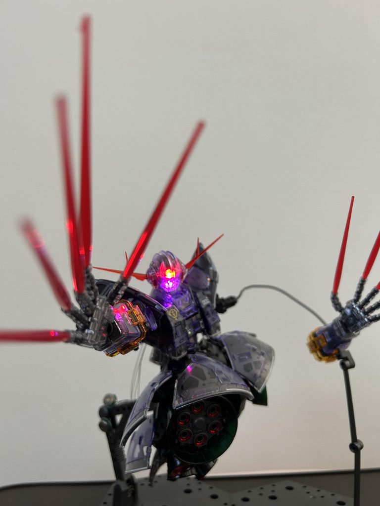 目と口に電飾入れて見ました👍