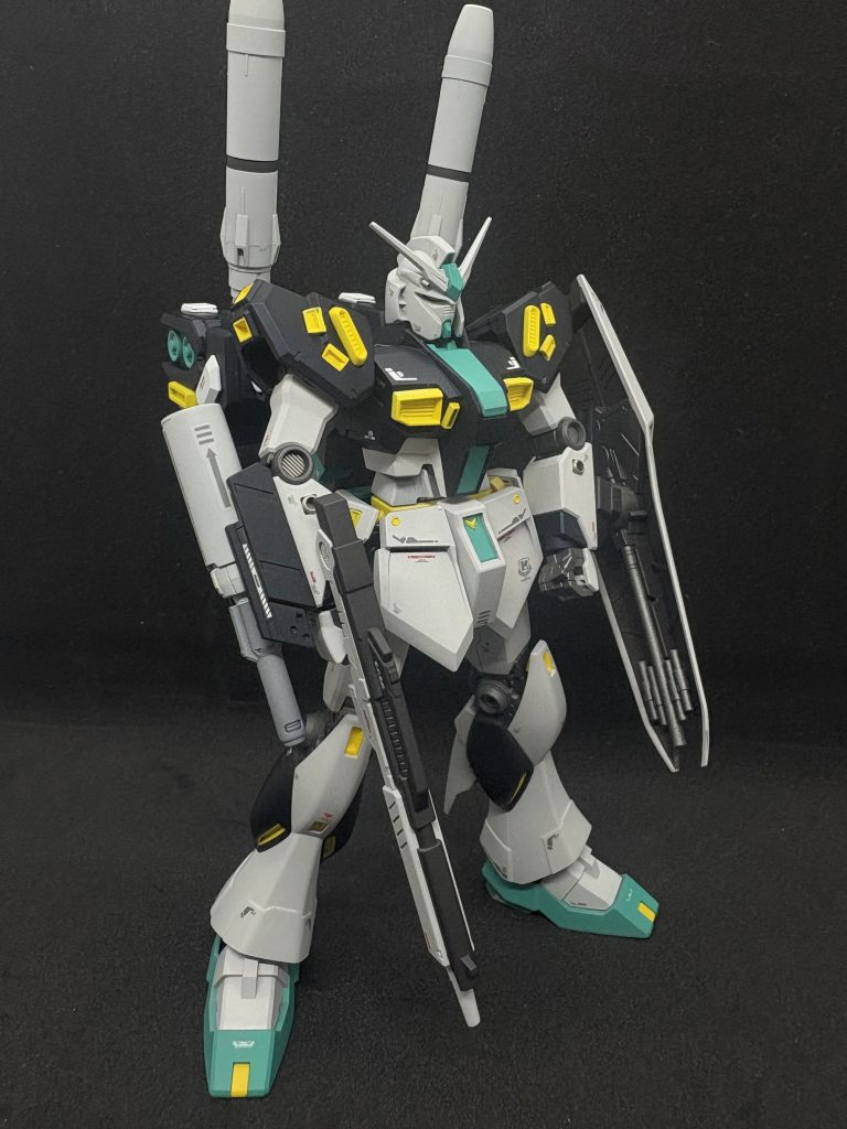 作り始めてから途中放置した時間もあり半年くらいかかりました💦 昔から量産型MSが好きで、大好きなνガンダムの量産型なので文句なしに大好きです!