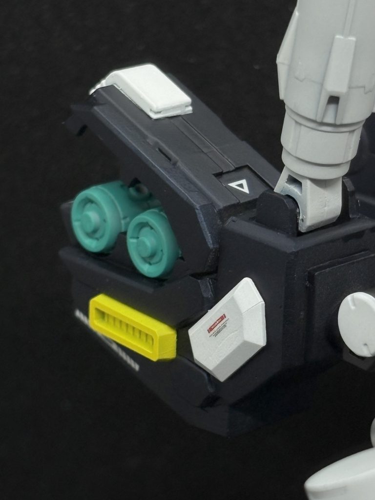 ただフルスクラッチだとインコム装置の開閉は再現できるスキルないので、ビルダーズパーツをベースにして良かったと思いました。