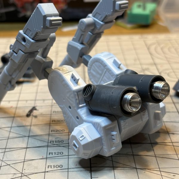 ガンキャノンrevive版を使用してThunderbolt版のガンキャノンを作っています。市販パーツやジャンク品を使って若干オリジナル要素を入れつつThunderbolt版のガンキャノンに見えるように頑張ってます。改造作業を終えましたので次から塗装に入りますが、仕事が忙しくなるタイミングなので時間が取れるかどうか。。。（5枚目）