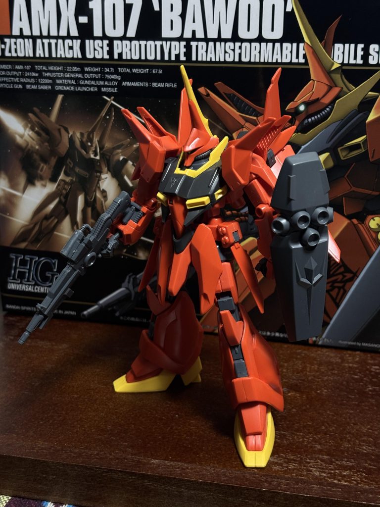 素組みのHGバウです。20年以上前のキットとは思えないプロポーション。正直これだけでも十分にかっこいいです。(とは言え可動域は壊滅的で、分離変形のためとは言え腰が回らないのはポージングの面でかなり致命的だと思います)