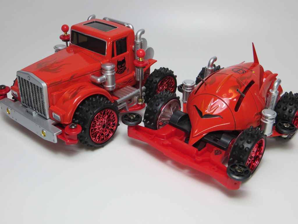 ブルヘッドのボディを単5シャーシに載せてみました。奇抜な感じが気に入っています。この1台によってファイヤーエルメスを作ることに。