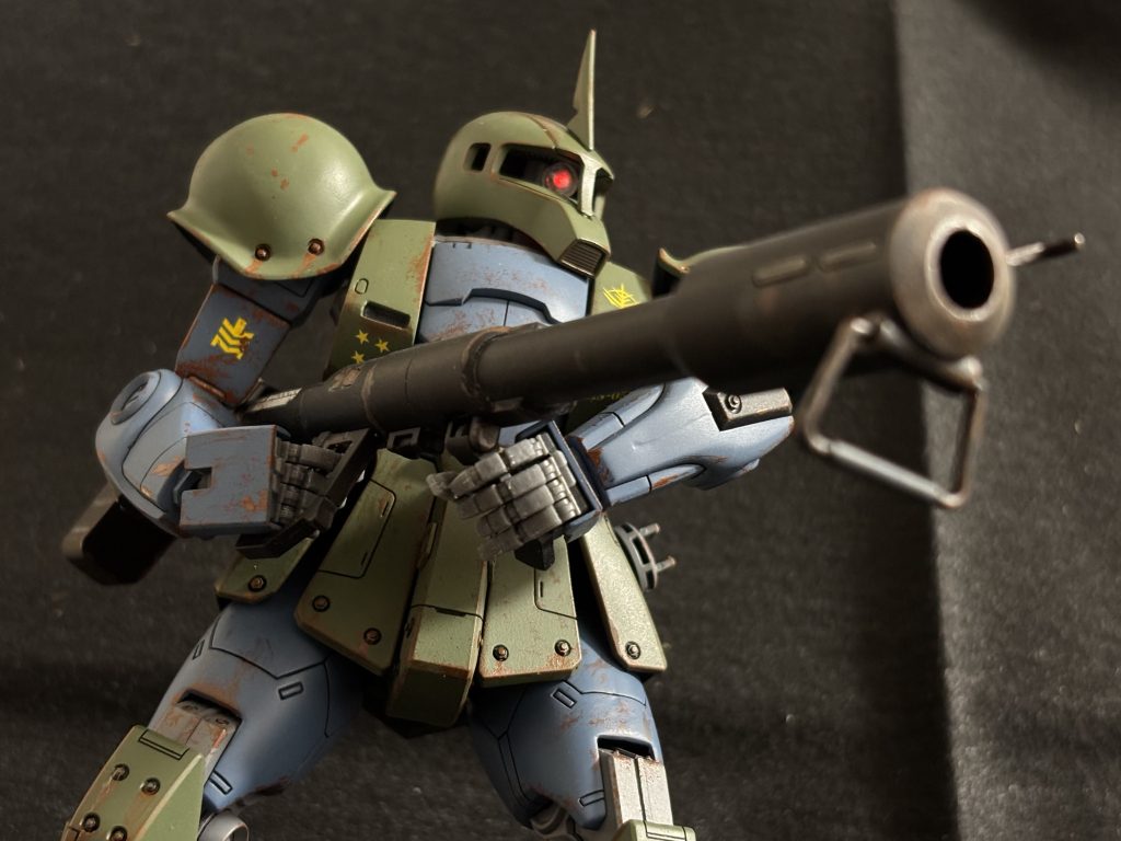 今回の汚しは赤さびにしました、それでも多すぎないように縁に少し付けるイメージ