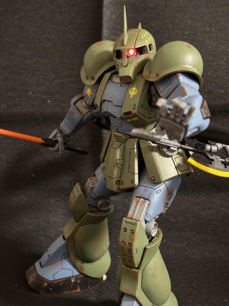 ヒートサーベルはオレンジで、ツヤツヤしてるので塗装が剥がれないか不安でした💦