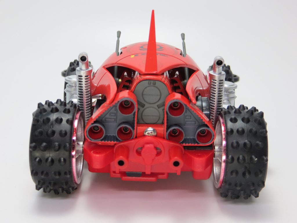 特徴的な三角バーニアもボディキャッチに干渉しない場所に収まりました。