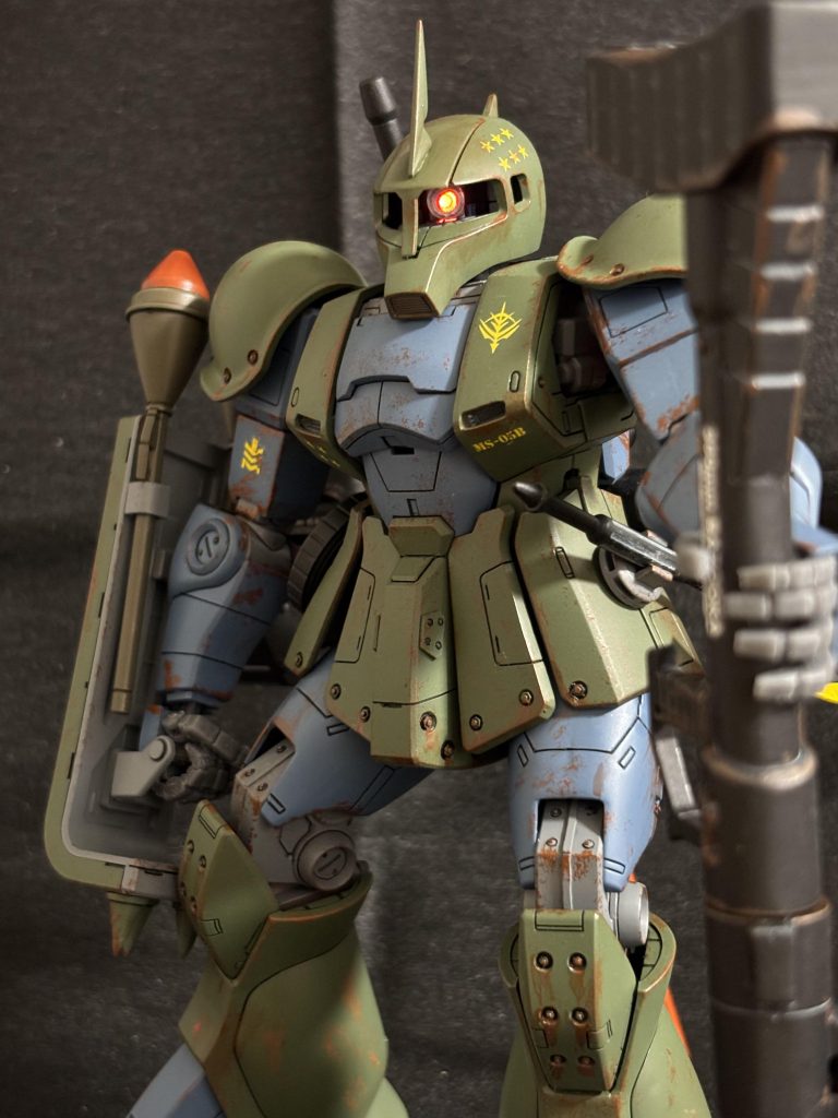 全武器を持たせました、ジャイバズも出来れば肩に担がせたかったですが、稼働域が狭く断念💦