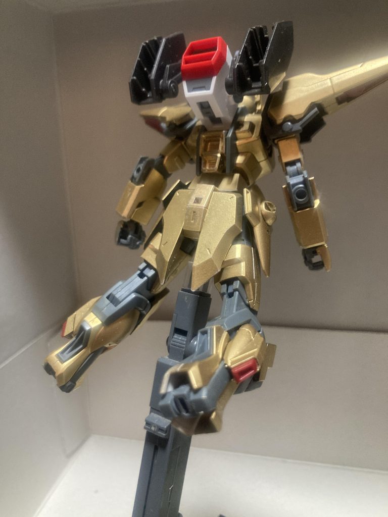 ゼウスシルエットを装着するのに腰パーツはHGCEデスティニーのものをそのまま移植。足はそのままHGCEストライクなのでそのままでいけます。