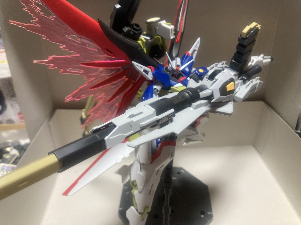 最後にデスティニーspec2に装着させてみました。やっぱり正規品なので胸パーツはしっかりと装着できています。