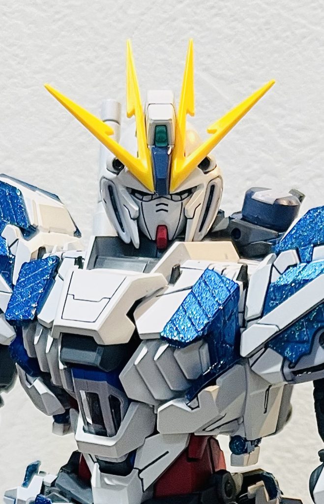 スジ彫り後胸部がツルツルで寂しかったので、スジ彫り追加しました。プレバン限定のB装備がずっと眠ってます…。作らないと😅