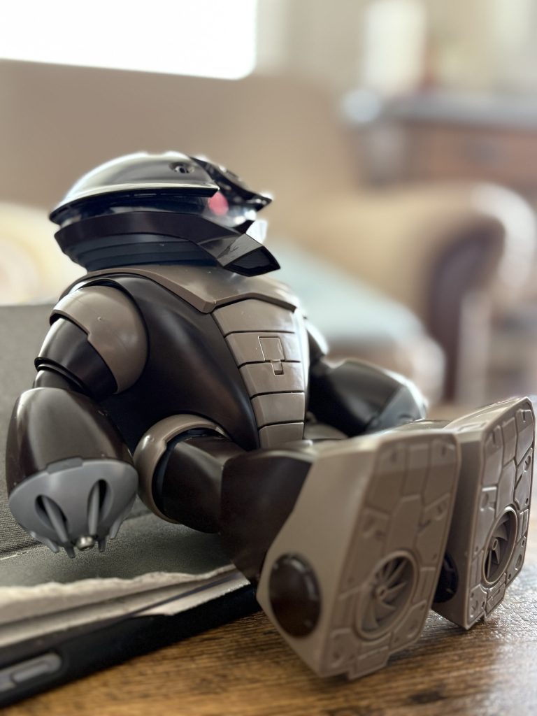 個人的に座り姿が最も似合うと思うんです。