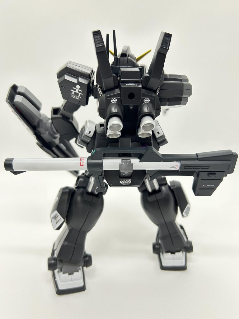 バックパックもジムクゥエルとMK-Ⅱとの接続がうまくいかなかったのでジムのバックマウント部分を使い、強引に合わせました。