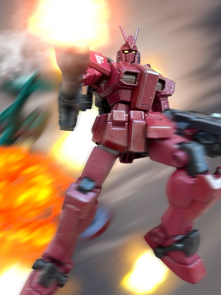 『”デューク”!!』 ケーンが叫ぶ。「やめろと言ったはずだぞ、俺は!!」 叫びは、もはや悲痛な制止ではなかった。腹の底から湧き上がる、歓喜の咆哮だった。ジムの腹を貫いたサーベルの感触が、今まで感じたどんな破壊よりも甘美に、全身を駆け巡る。 そうだ、これだ。これが俺だ。 ジンは、引き裂いたガンペリーの残骸を蹴り、ケーンとトニーが乗る機体に向かう。モニターに映る彼らの顔に動揺の色は見て取れない。彼らはもう、ケーンでもトニーでもない。ただの