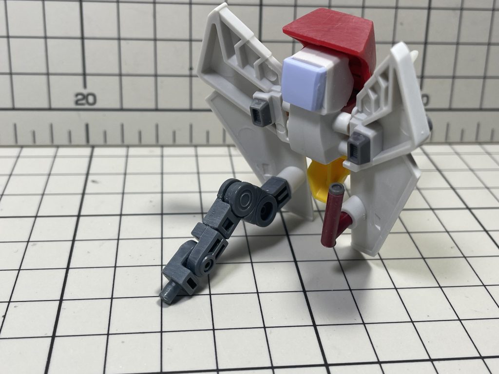 盾の裏側は、単独装備の場合の持ち手と神器フル装備の際の接続部