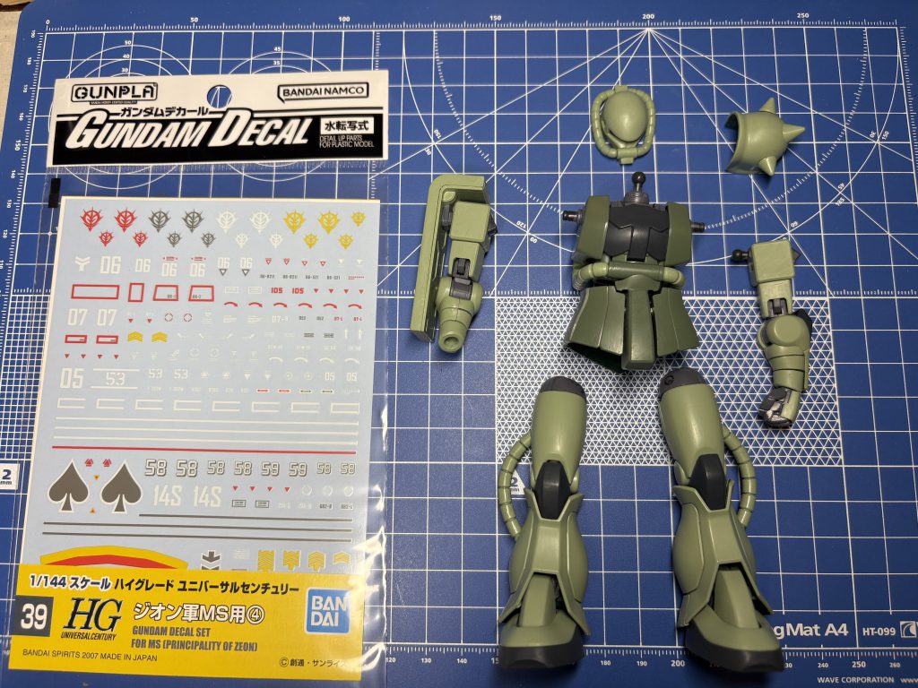 デカールは純正ジオン軍MS用4を使用しました。