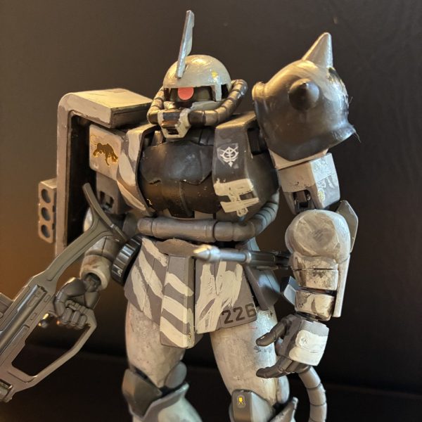 ザクⅡ築城基地配備機(応急ダズル迷彩仕様)