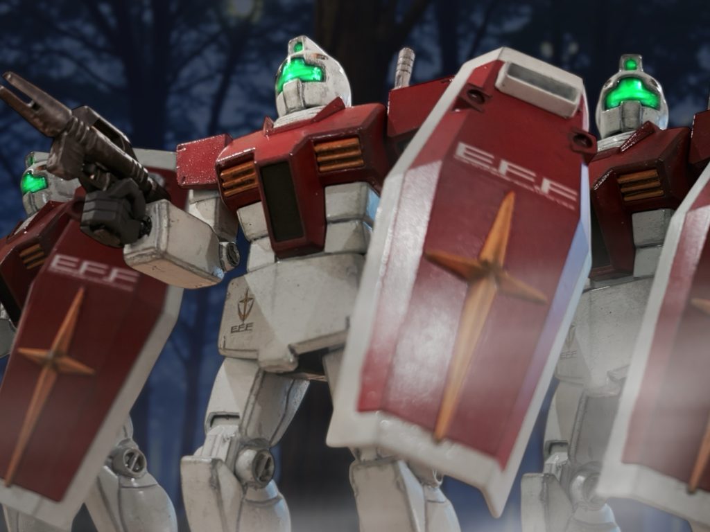 (何だ?先鋒の様子がおかしい……?) 陸路から進軍中の地球連邦軍MS中隊を率いる、ジェームズ中尉は、戦場の空気が揺らぐようなプレッシャーを感じていた。G13部隊の攻撃は予定どおり始まっているはずだ。遠く前方の地平が、火灯りでほのかに明るくなっているのが見えた。 だが、なんだろうか。 言葉にできない不吉な感じが、その火灯りから漂っている。兵士のそういう勘は、当たるものだと、ジェームズ中尉は知っている。