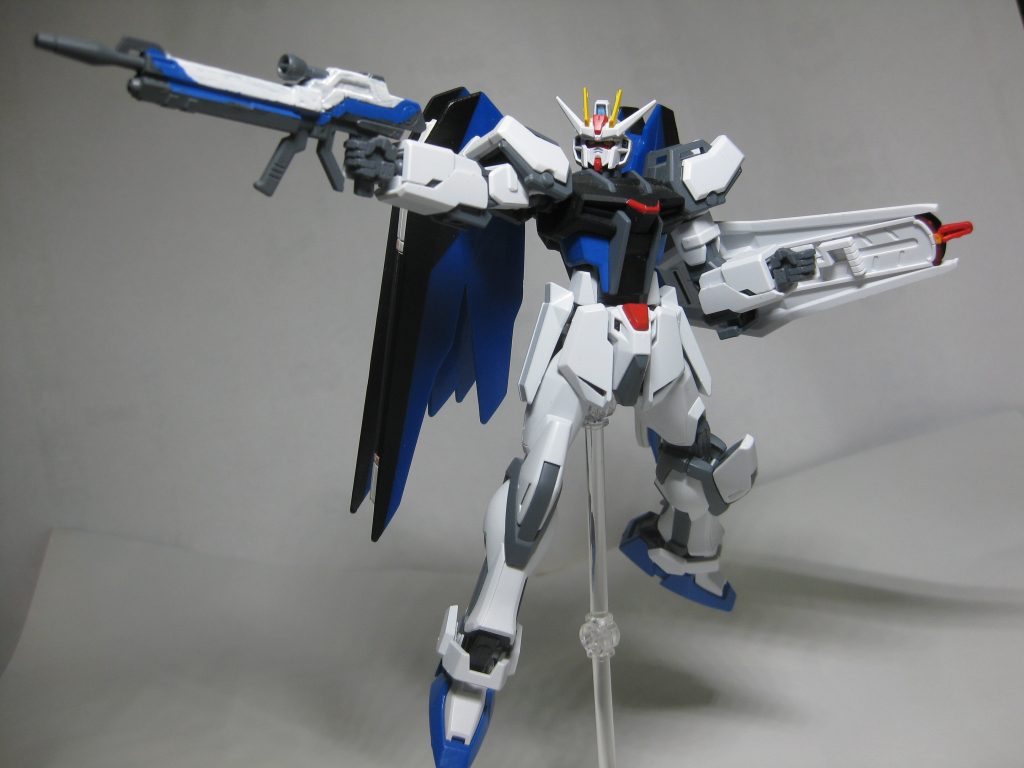 SEED撃ち。因みにちらりと見えるm100バラエーナ、プラズマ収束ビーム砲は展開出来ません。と言うより羽根を縦に向かせることが不可能なので無理なのです。