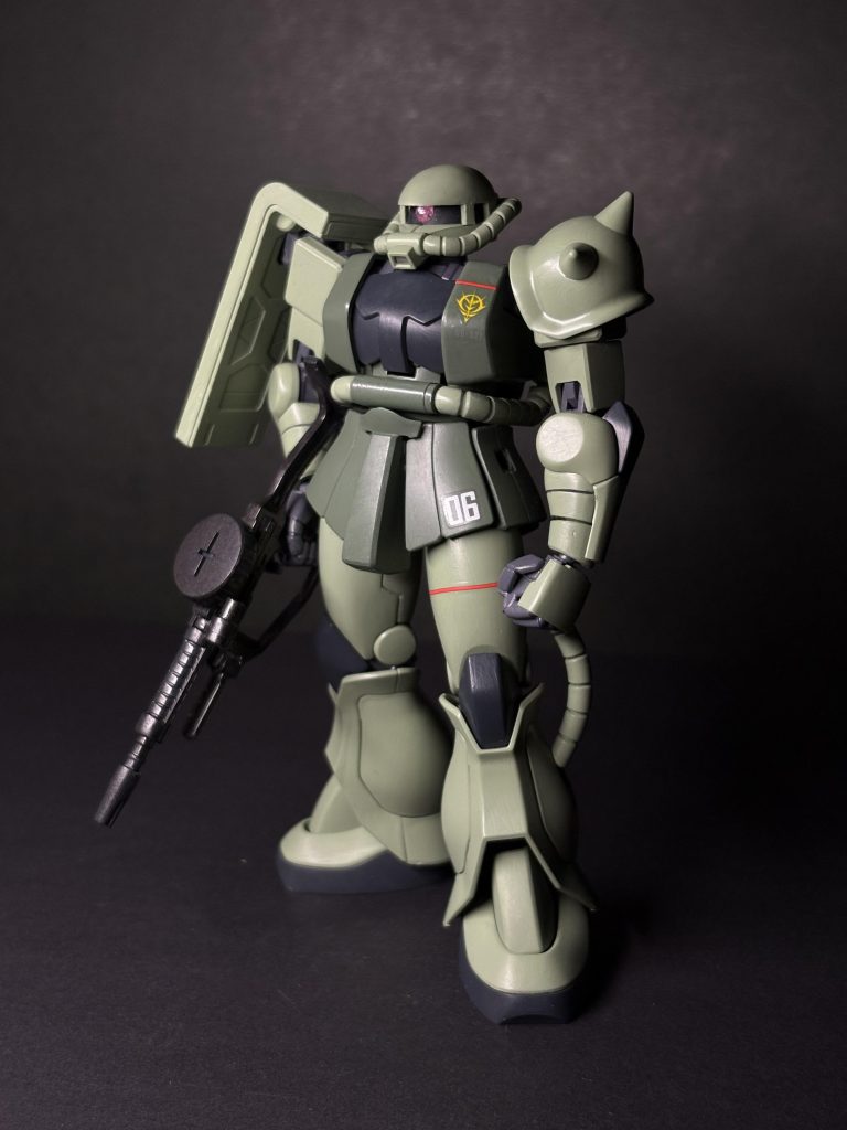 デカールは最小限、マークとナンバーと識別帯のみ。