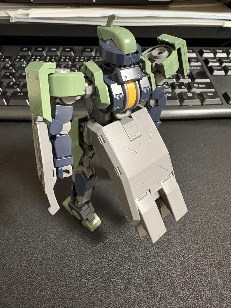 塗装前の背面のやつ。なんか浮いてたので直したかった。