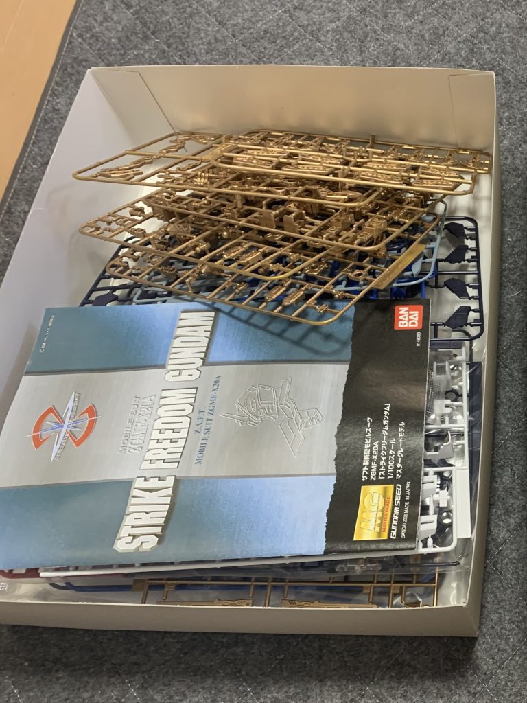 元々、中古で購入したキットです。袋が全て開封された状態でして、パーツの欠損がないかハラハラしてましたが、無事完成させる事が出来ました。