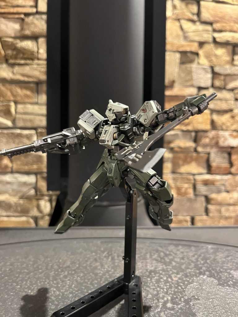 お次はライフルとバトルアックスの両方を構えてポージング(っ ॑꒳ ॑c)