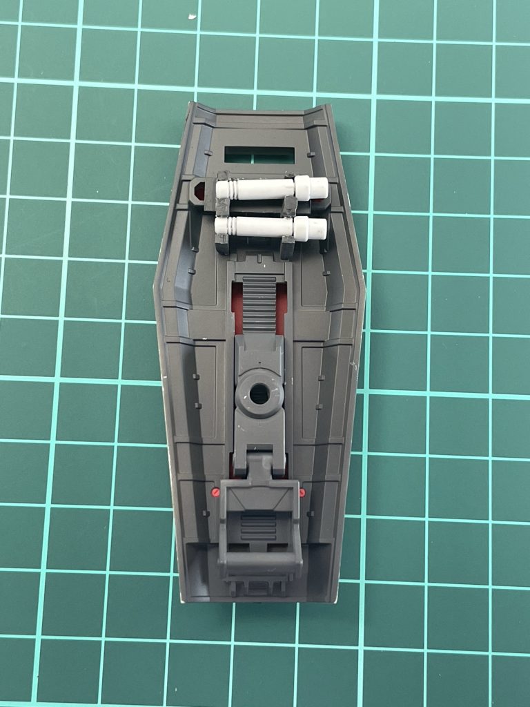 ビームサーベルのラックをシールド裏にプラバンとランナータグにて作ってみました。