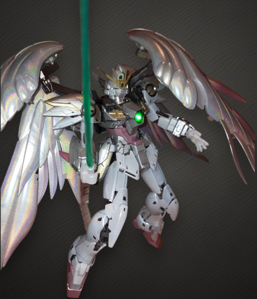 ボディにパールホワイト、赤部分をパールライトレッド