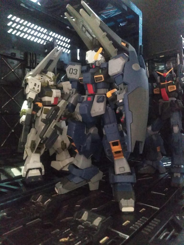 0087 年 8 月 10 日『ティターンズ』が『アポロ作戦発動』し『フォン・ブラウン市』を襲撃。一時的に占拠するものの『エゥーゴ』の反撃と内紛により、数日で撤退に追い込まれる。0087 年 8 月 17 日『エゥーゴ指導者 ブレックス・フォーラ准将』暗殺。0087 年 8 月 24 日『ティターンズ』『グラナダ市』へのコロニー落とし失敗。              ☝️今ここら辺👇 😁 0087 年 10月 12 日『アクシズ』地球圏に帰還する。 ※Shotは『ティターンズ・プラクティカル・フォーマット・チーム(T.P.F.T小隊)』