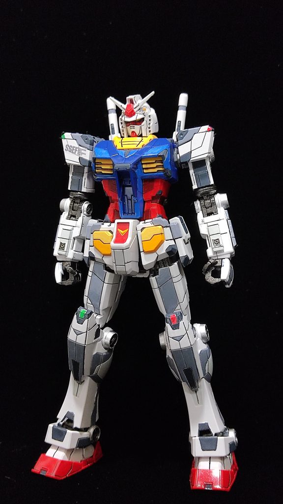 素の状態実物と箱絵のカラーリングが違うように見えたので、悩みながらの塗装です。