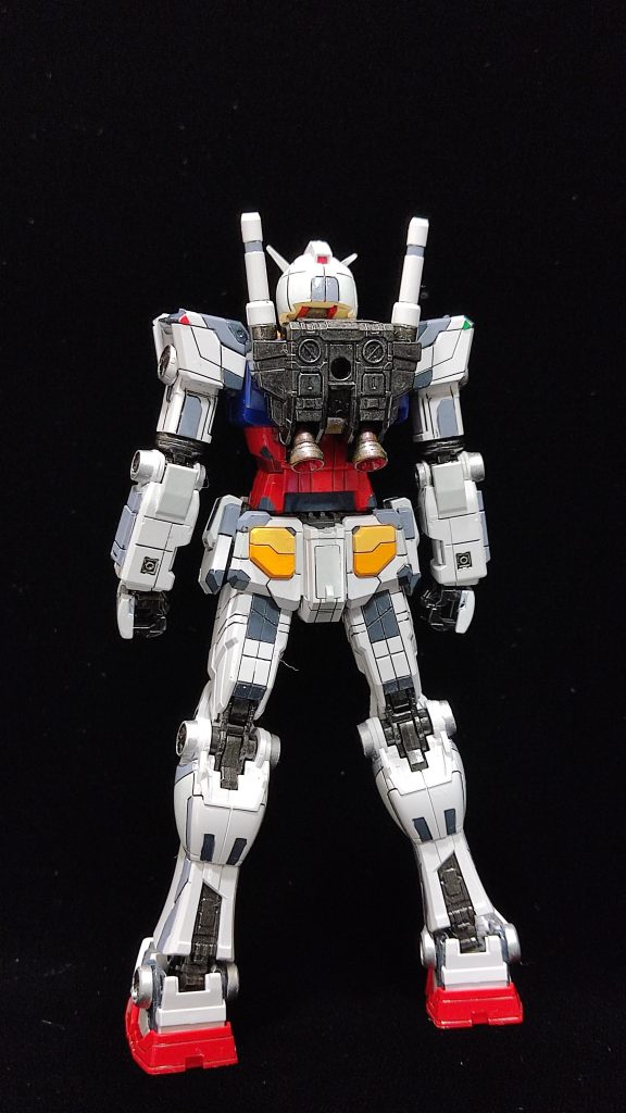 ちょっとグレーが濃すぎたかも、と思いながら進めましたが、全体で見ると意外と締りのある印象になってます。