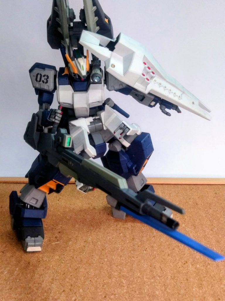 このメガランチャーは『ZⅡ (ゼッツー)のモノ』と同タイプのようです 🤔『シールド ブースター2 (仮)』には2列5連装マイクロミサイル？を確認調べていて🕵️判りましたが、『シールド ブースター』の推進剤は難燃性のものが使用されており、被弾時の誘爆の危険性を低減している・・・との事です 🙄ｱﾝｼﾝ？