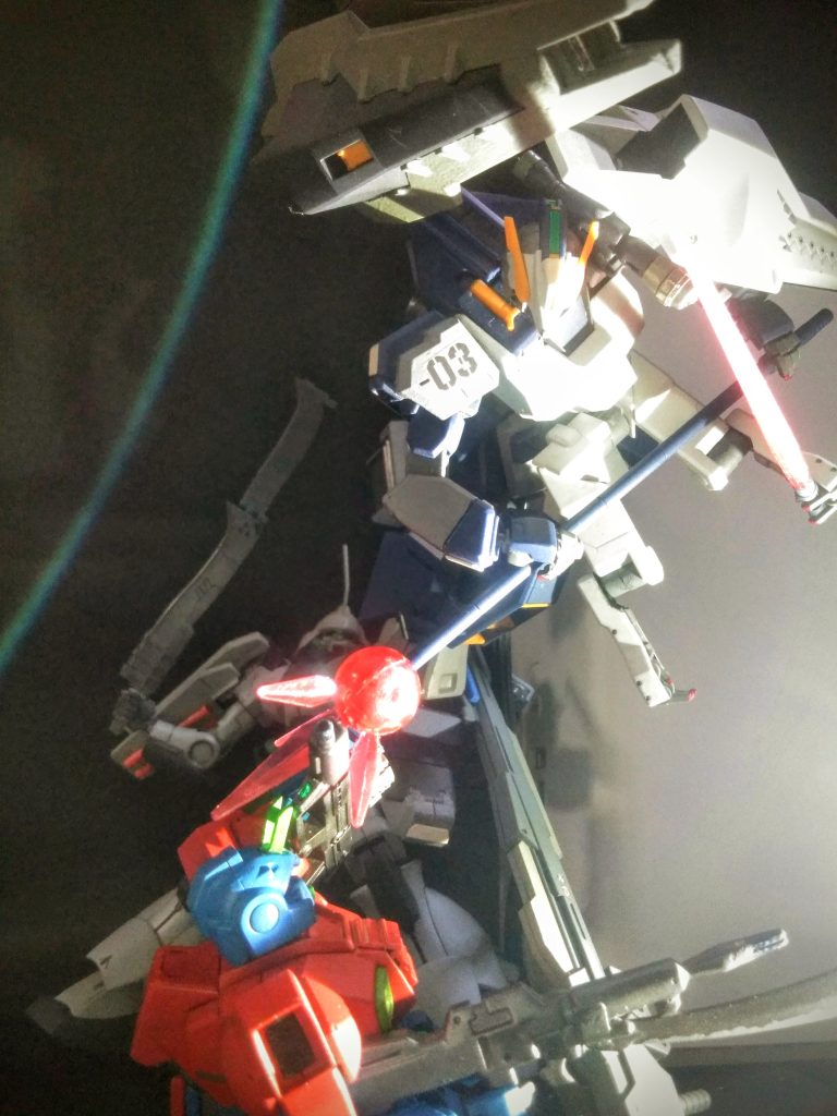 こんな感じでグタグダ！だらっト！！実行です😤💨💨 この規格外のアンヨが堪らない(足フェチ？｢UP主｣基準)(*≧з≦)『2連シールド ブースター』も魅力が溢れておりますが、如何せん重くて、各関節への負担が心配です(｢UP主｣個人の想い)( ; ゜Д゜)記入を忘れてましたが、フェイスのバイザーはスナイピング用との事。外すと1号機と同じお顔が出てきます。チョッと、嬉しい(｢UP主｣だけかな？)ﾟ+.ﾟ(´▽`人)ﾟ+.ﾟ マア、こんな感じですが‼️『ガンダムTR-1［アドバンスド・ヘイズル] 』はプレイバリューが盛り沢山な浪漫キット😌 ヾ(●´ω｀●)💘 この事実が、ハッキリ示されましたネ❓ﾟ+.ﾟ(´▽`人)ﾟ+.ﾟ