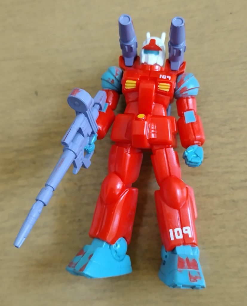 店で陳列袋ごしに触ったらプラモっぽいカチカチの感触だったので即買い自宅で確認したら、なんかソフビ……いやフィギュアのような材質いわゆるPVC的なものでした