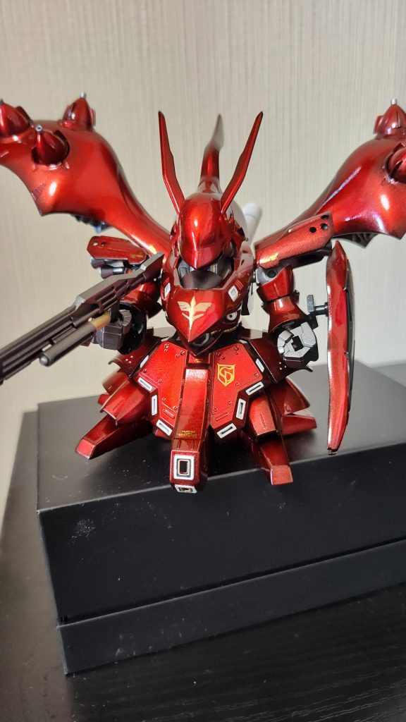 赤塗装は水性ホビーカラー黒→水性ホビーカラーシルバー→タミヤアクリルクリアーレッドです。水性ホビーカラーのクリアーレッドがなんかピンクっぽいのでタミヤのアクリル使ってます