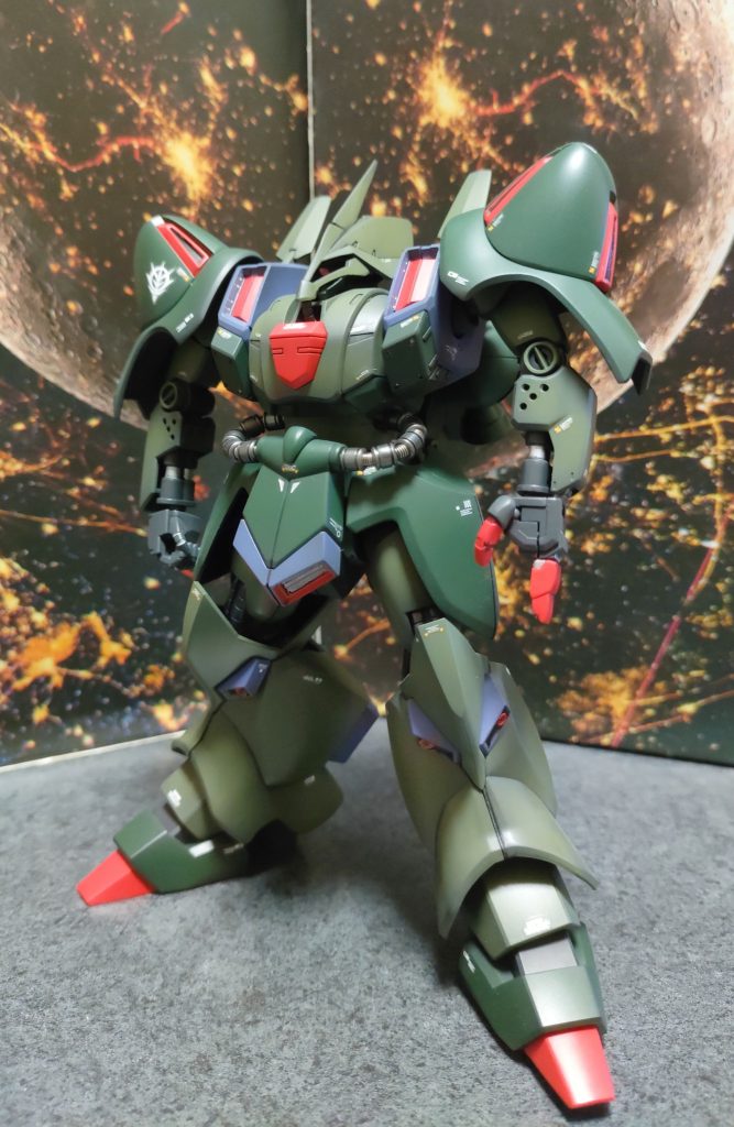 やっぱこの素立ちで斜めからのショットがめちゃカッコいい。積みプラがやばいんでハイペース制作ですが雑にならないように次も頑張りマッスル。