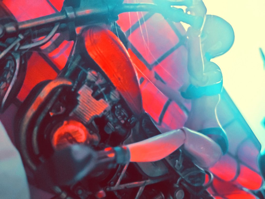 「どうすんのコレ？」ギュイーン！！！「かかった！？」「わたしやっぱり、失敗しないオンナなの、、」