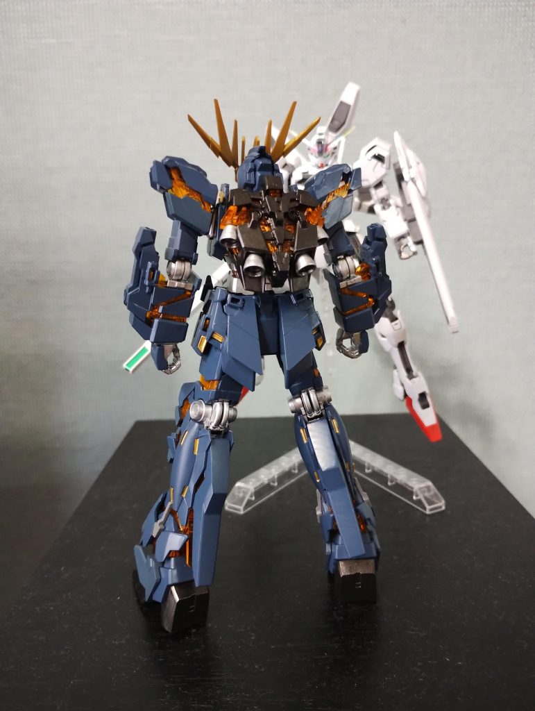 シンプル背面。ユニコーン金型の背面良すぎるなぁ