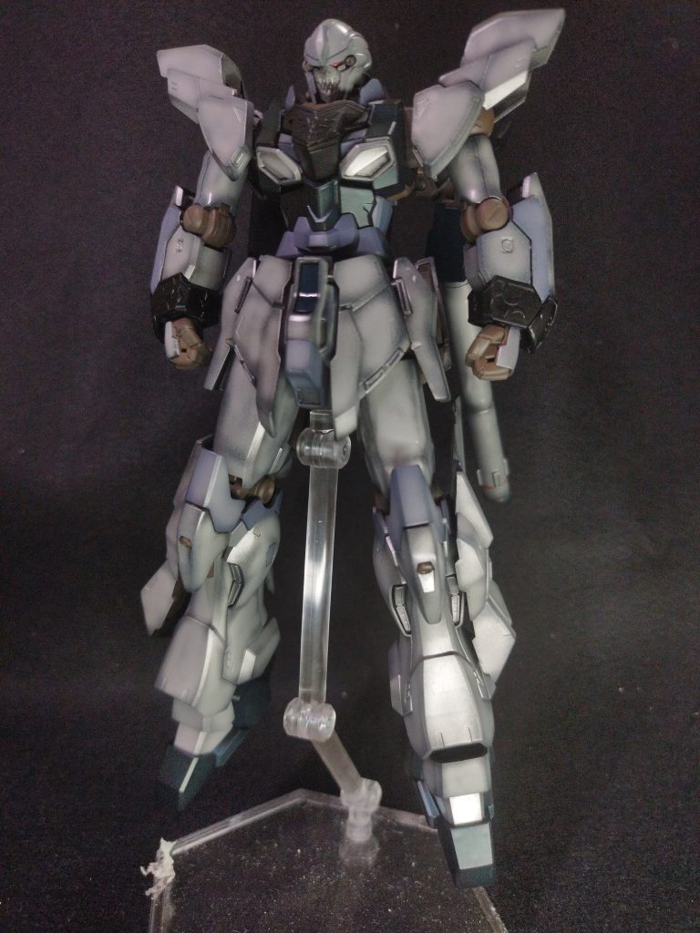 塗装はEXブラックを下地にスーパージュラルミンをグラデーション塗装、その上からクリアで薄めたメカサフライトを薄っすらと塗ってマットキャンディっぽくしています。しっとりとした金属感がだせたかなと思います