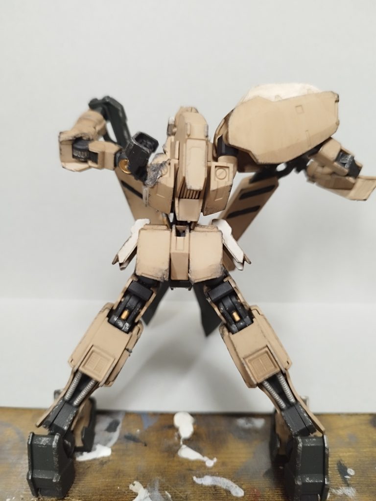 背中はこんな感じダメージは主にニッパーやはんだごてでやりました♪でも誰かこれで挟みたいなぁ……ん？