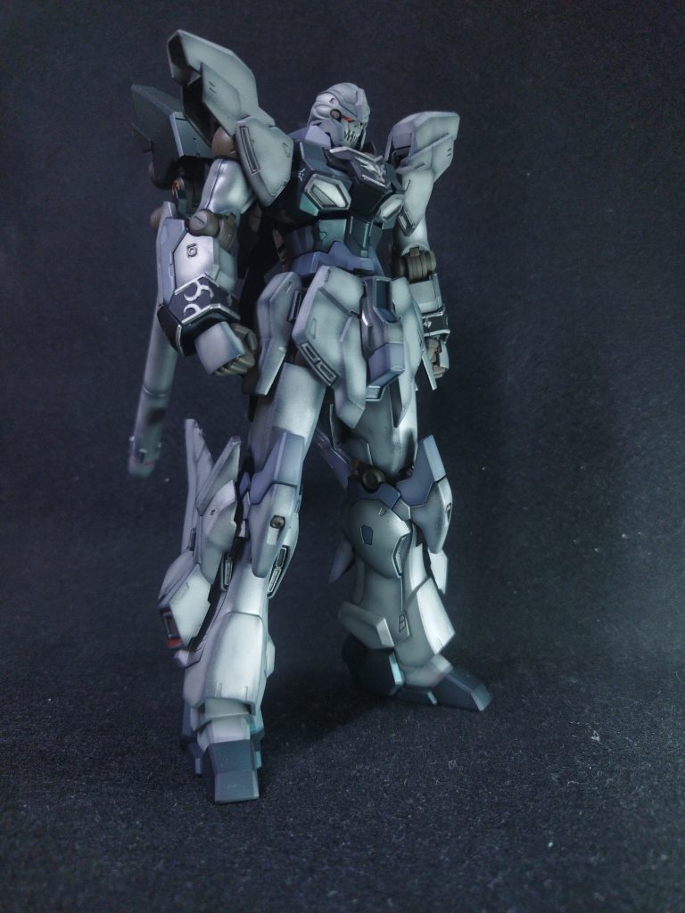 胴体はかなりギミックを仕込んでありますが、元のシルエットを崩さないようにしました