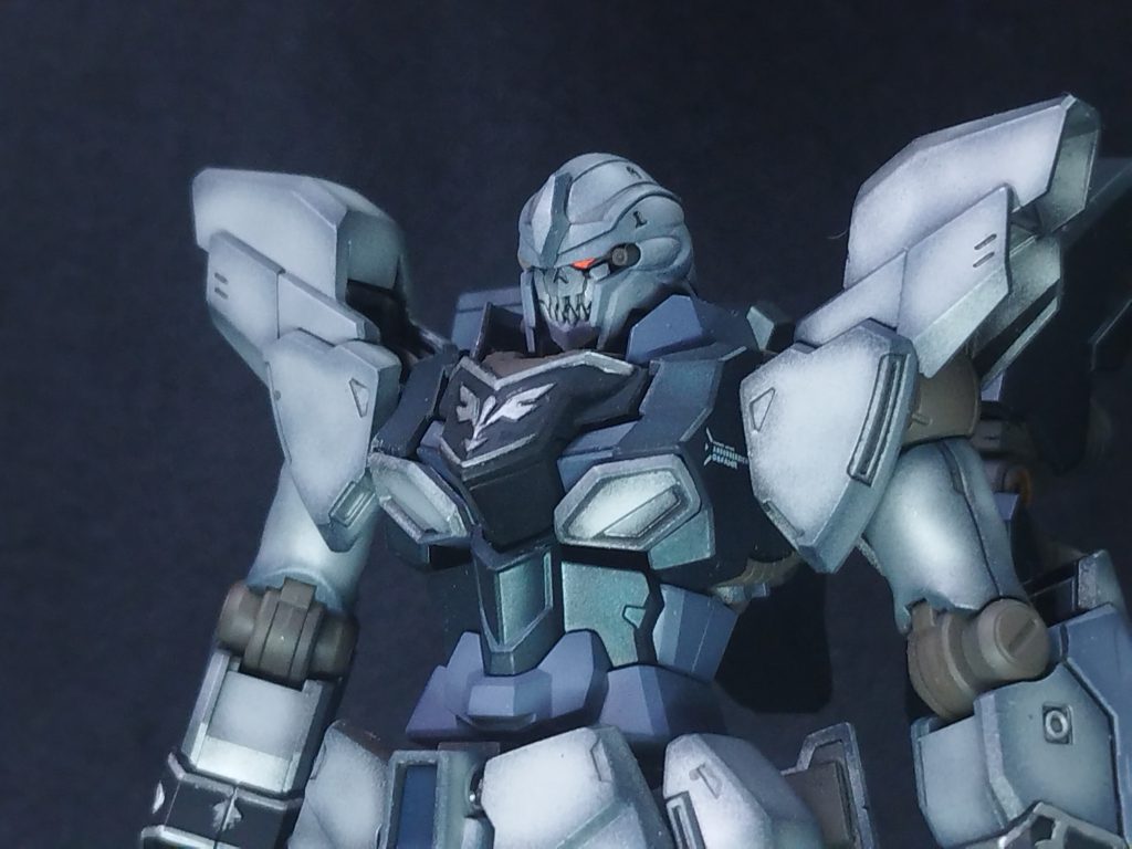 30MFのローザン系素体のパーツを使いスカルフェイスにしました。悪そうな感じ全開です