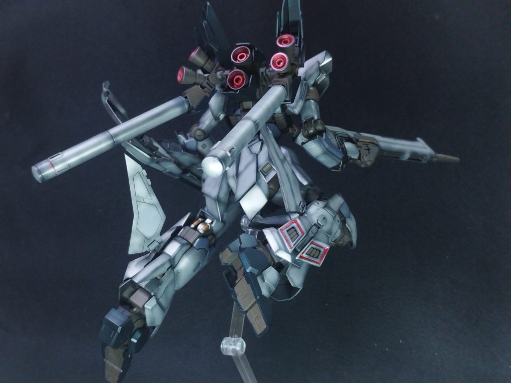 バックパックにはボールジョイントを使い可動域を拡大しています。リアスカートには何のパーツを使ってるか分かりますか?