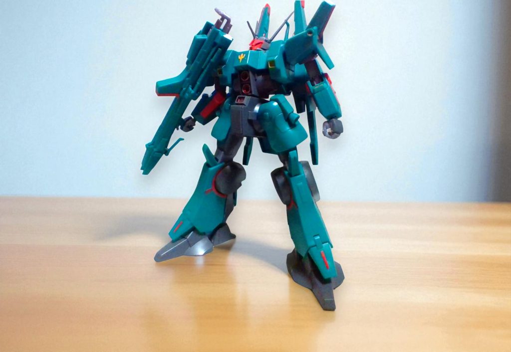 正面スタイリッシュ差が魅力的(zaku-kao2)