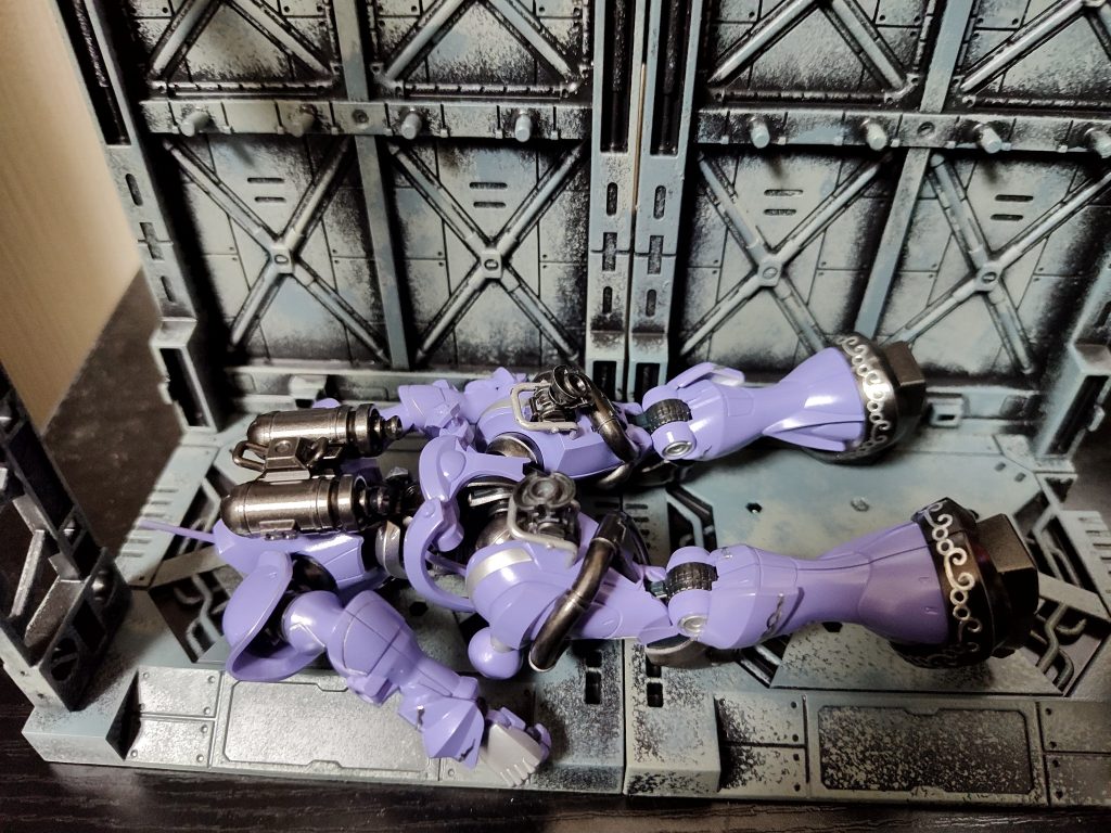 誘われなさ過ぎて格納庫(モグハウス)で寝落ちしてしまうリューサン