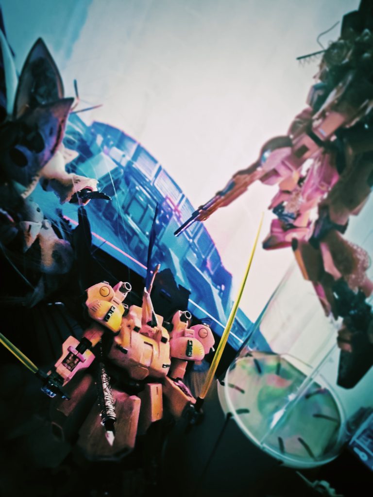 シャア「あるな、確かに、、、」ハマーン様「？、、！！？」「な、なんと言った、いま！！！」シロッコ「！、なんだと！」シャア「有ると言った！」ハマーン様「ワタシのところに来ると言っているのか？！！」シャア「そうだ！」シロッコ「な、なにを？」ハマーン様「そのコトバ、嘘偽り無いな！」シロッコ「待てっ！」シャア「待たない！」ハマーン様「待っていたぞ、そのコトバ！！！！！」シロッコ「ハマーン！騙されるな！」「ヤツはそんなオトコでは、、、、」