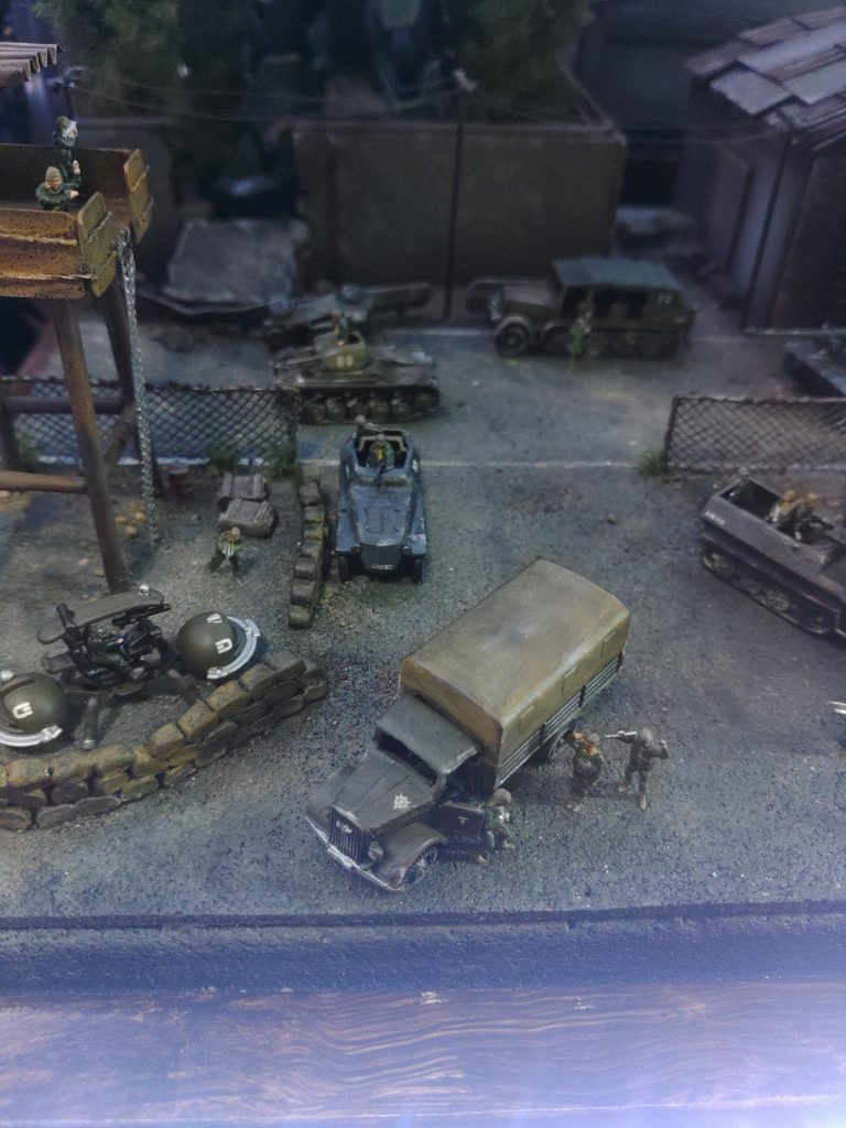 ヤツの襲撃–3枚目/制作者：たっつん