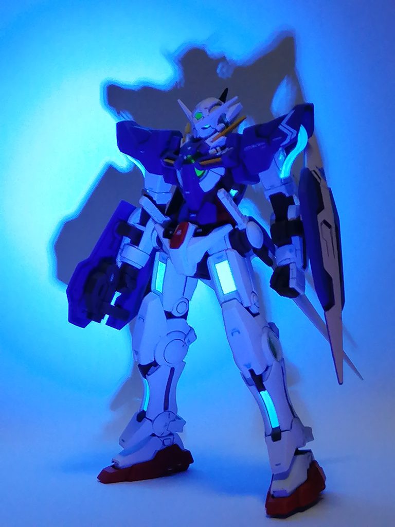 ガンダムエクシア(ブラックライト発光バージョン)