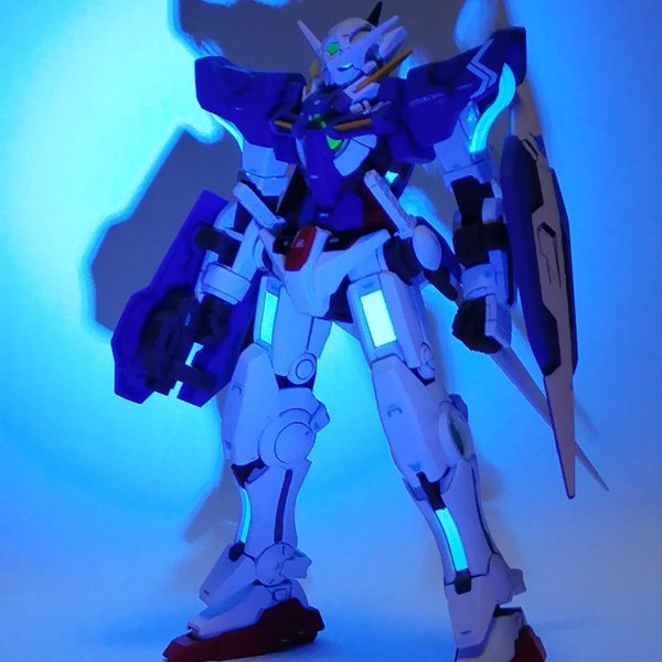ガンダムエクシア(ブラックライト発光バージョン)